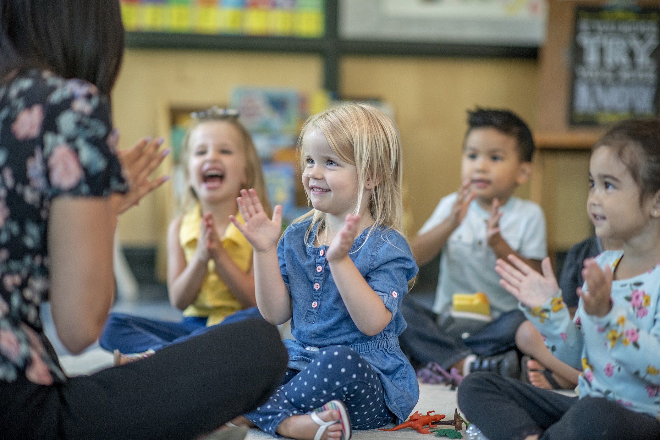 children clapping hands