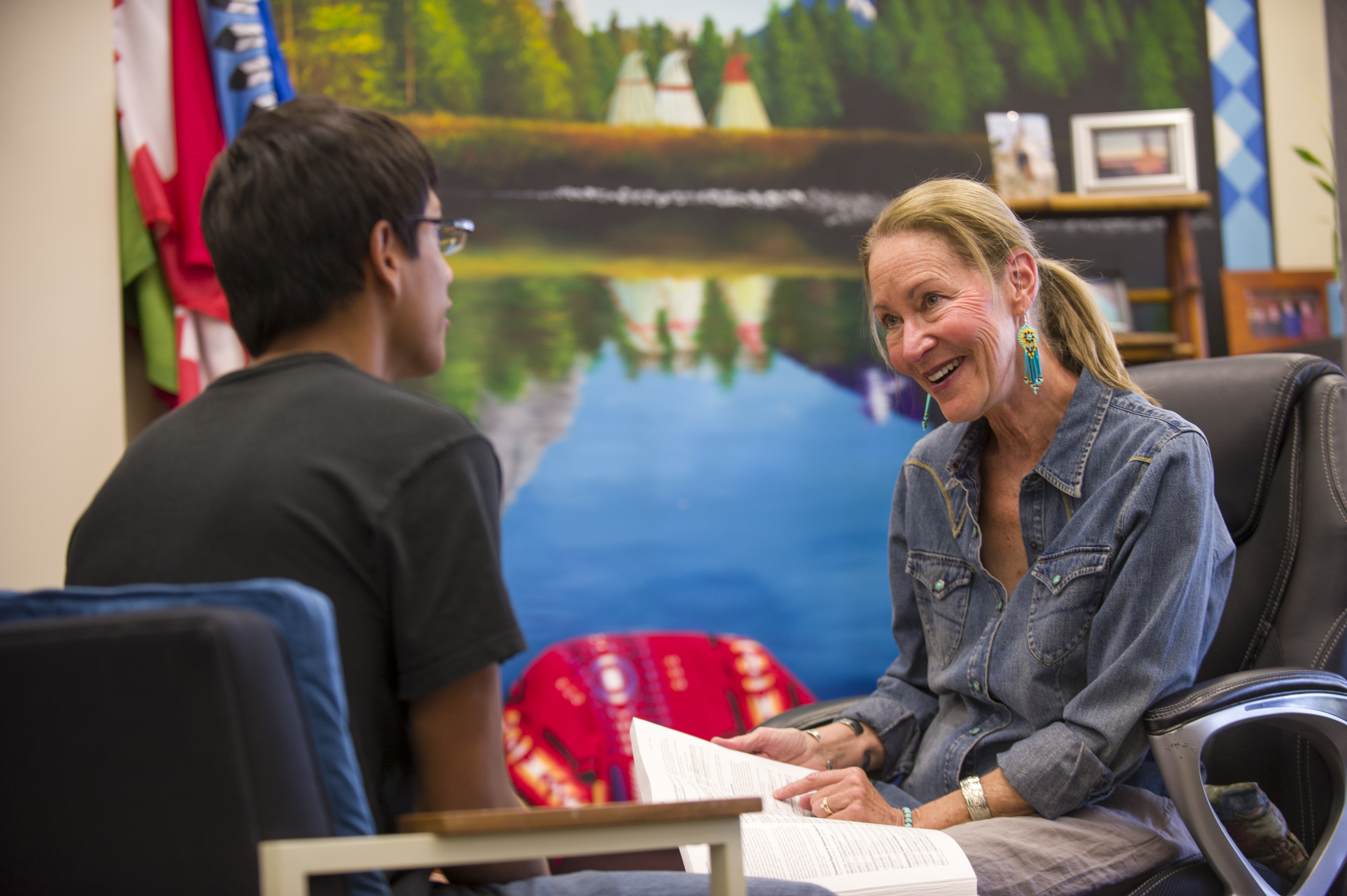 advisor and student discussing