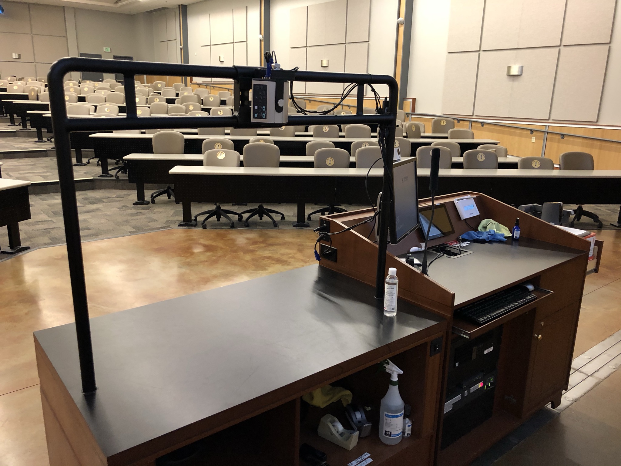 Gaines 101 demonstration table Demonstration podium with overhead camera in Gaines 101
